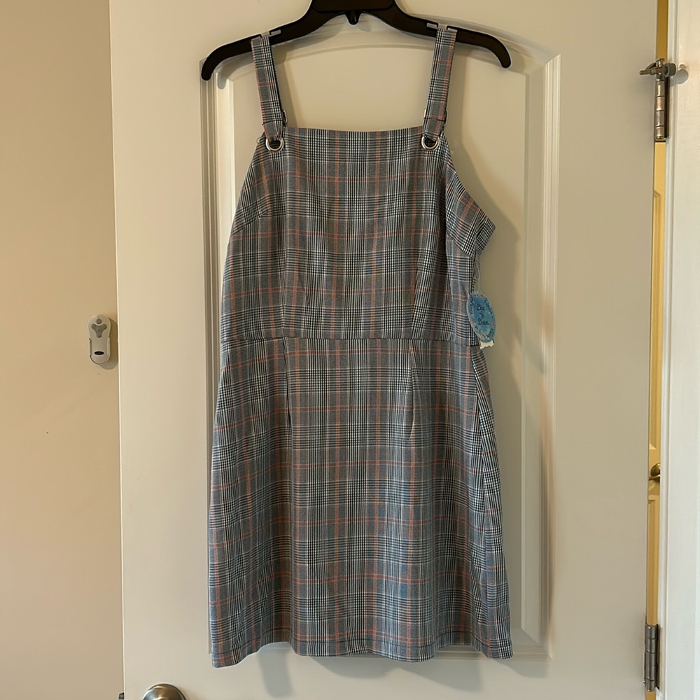 Ladies junior dress size L